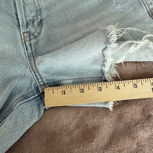 Free People We The Free Makai Cutoff Denim Short Light Wash Distressed Size 24 - Picture 7 of 9